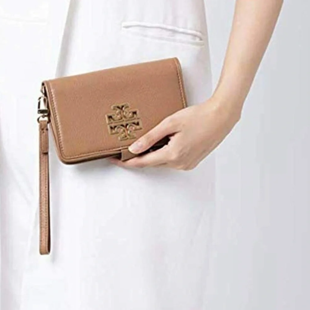 ••EUC Tory Burch Beige Smartphone Pebbled Leather Wallet Gold Tone Hardware - Picture 2 of 9